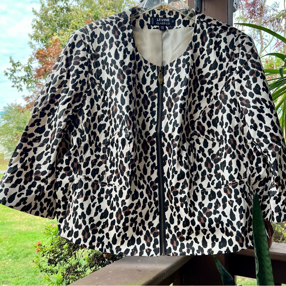 Levine Classics Leopard Print Blazer